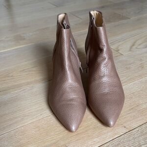 Clark’s Elegant Tan Leather Ankle Boots